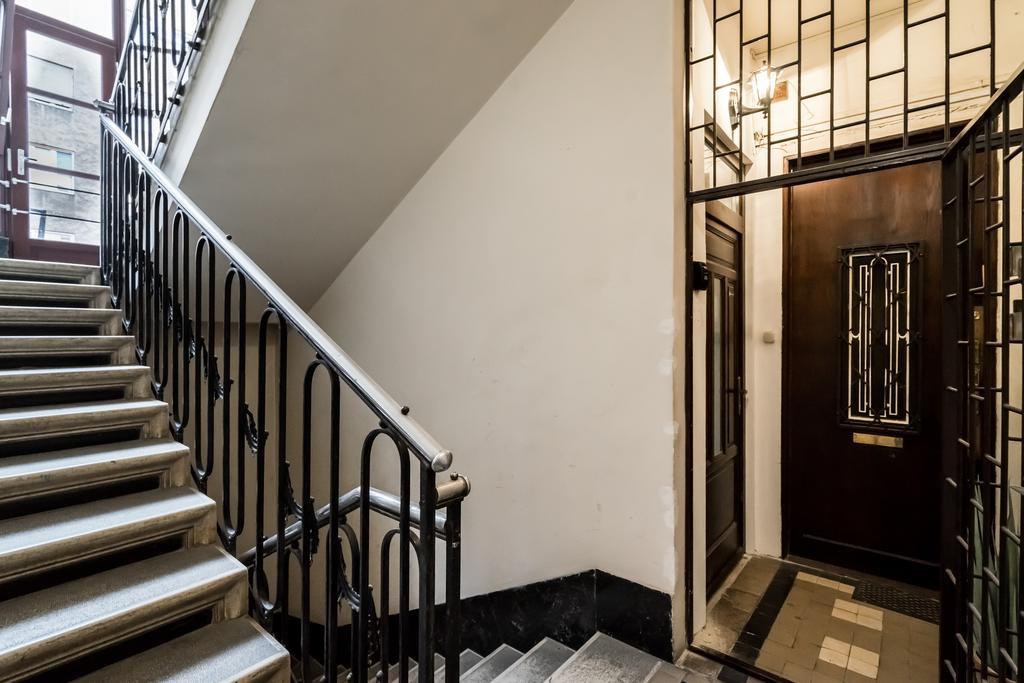 Bpr Charming Design Apartment With Balcony, A/C Budapest Luaran gambar