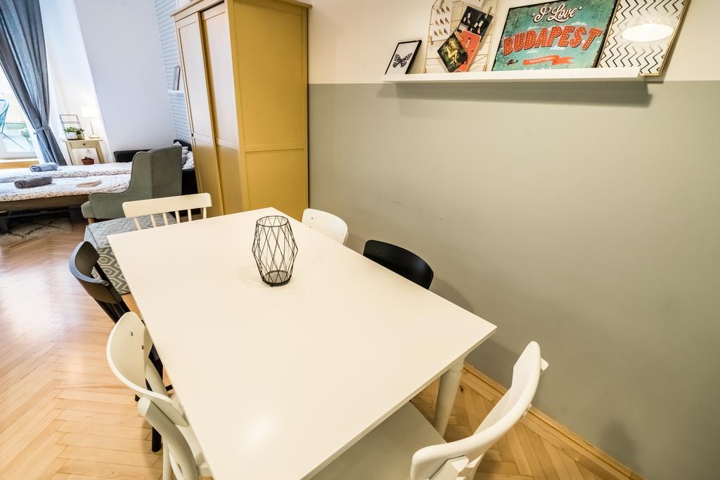 Bpr Charming Design Apartment With Balcony, A/C Budapest Luaran gambar